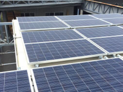 工場屋根への太陽光発電【50kw】